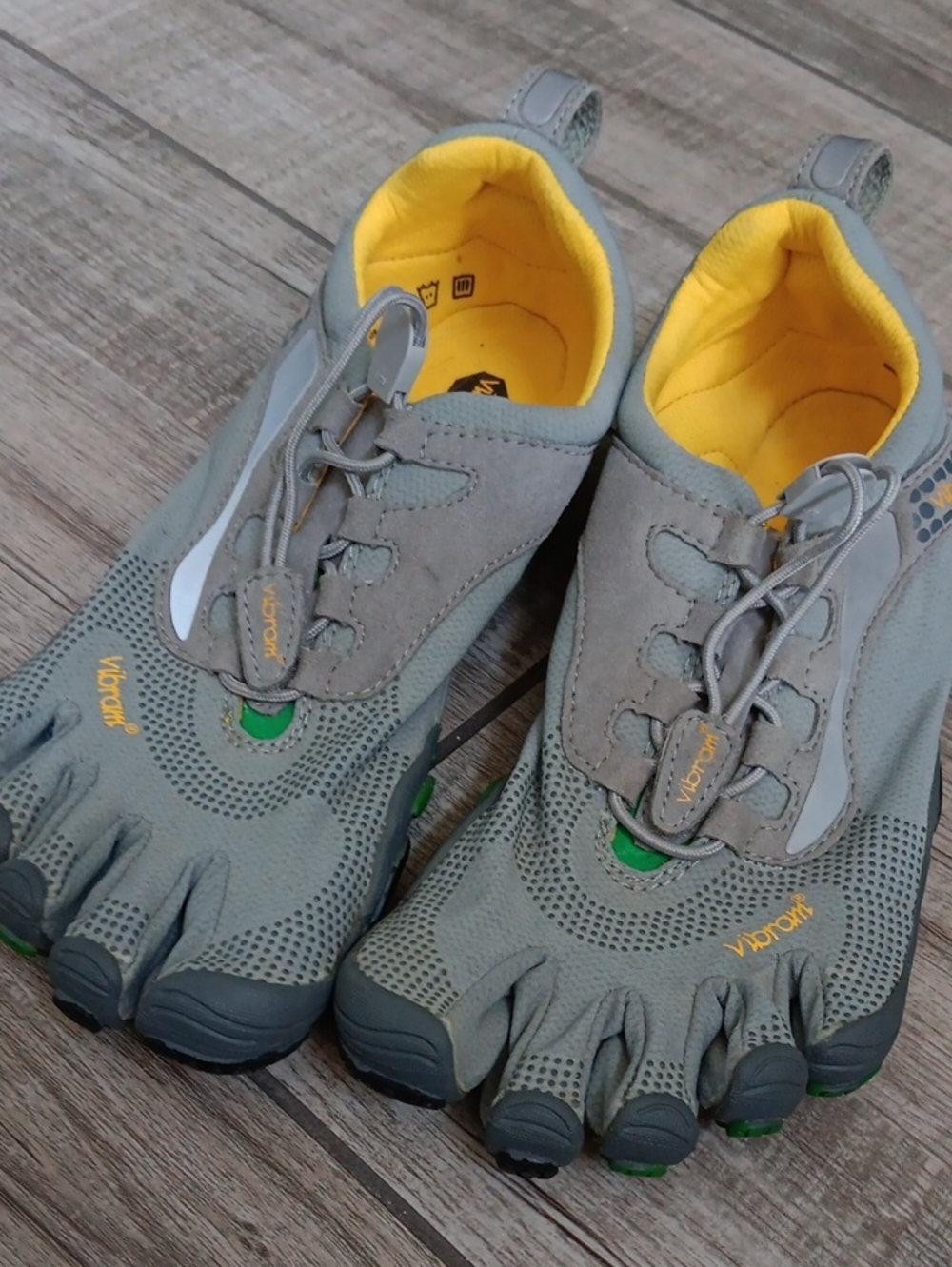 VIBRAM FIVE FINGERS ...SIZE 39